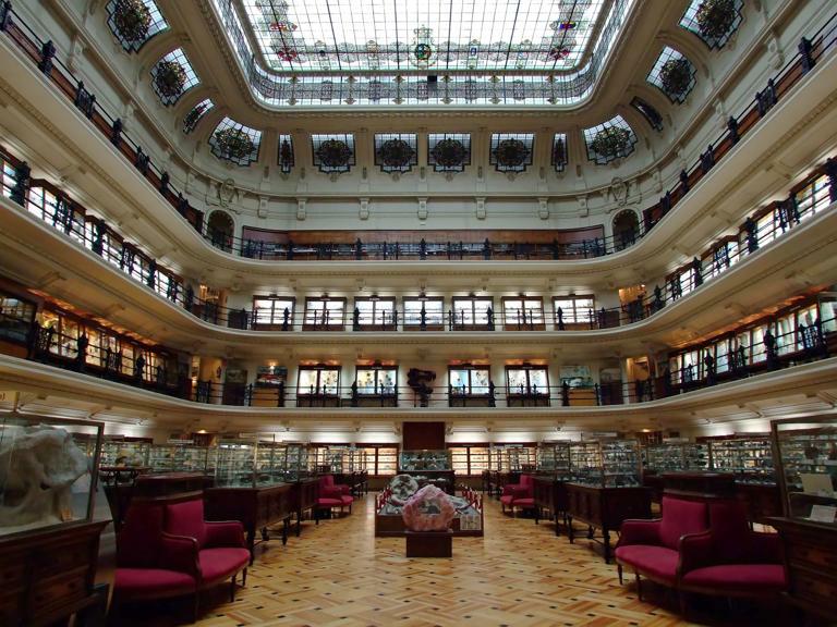 Interior museo geo-minero anda madrid ahupa